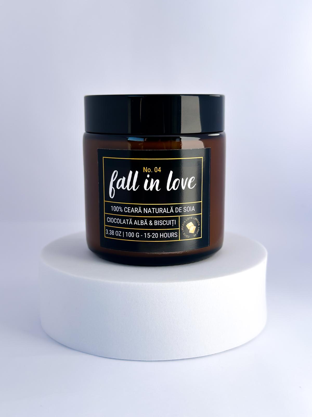 Fall in Love No. 04 – Lumânare parfumată cu ciocolată albă & biscuiți