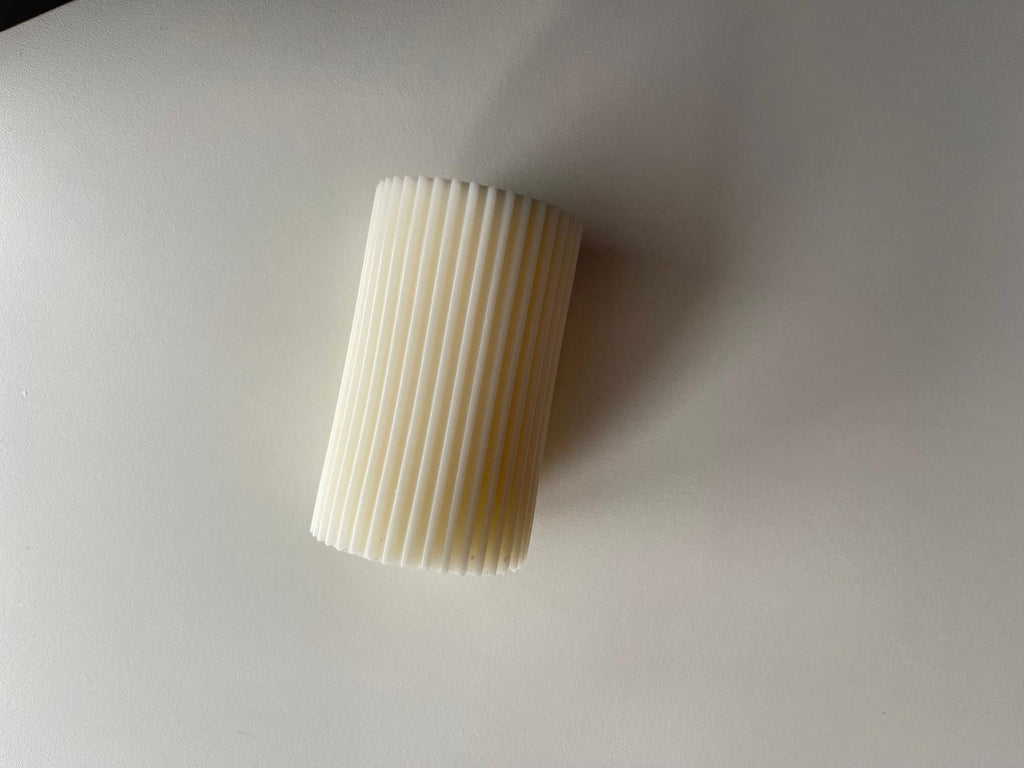 Vertical Whispers - Lumânare Sculpturală din Ceară de Soia