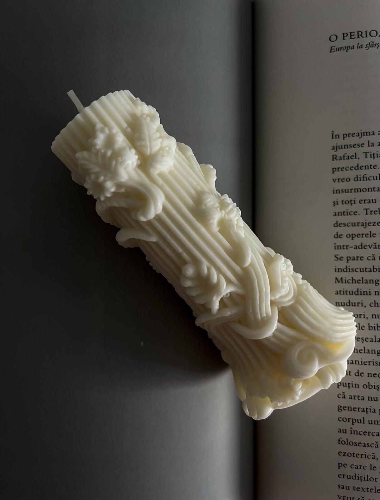 Athena’s Column 2.0 - Lumânare sculpturală din ceară de soia