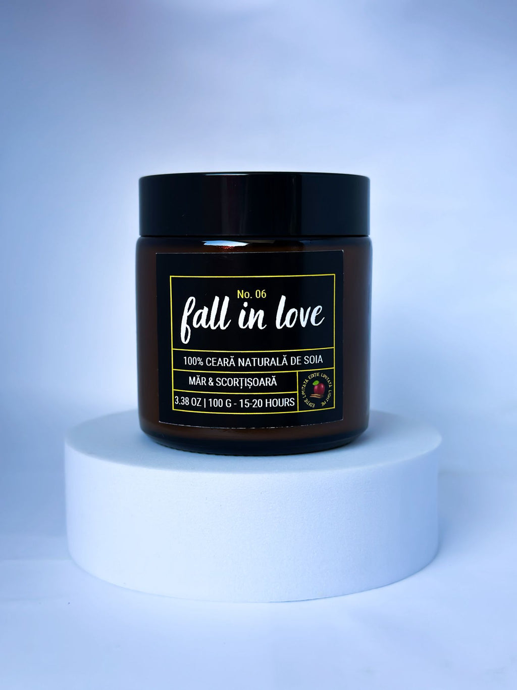 Fall in Love No. 06 – Lumânare parfumată cu Măr & Scorțișoară